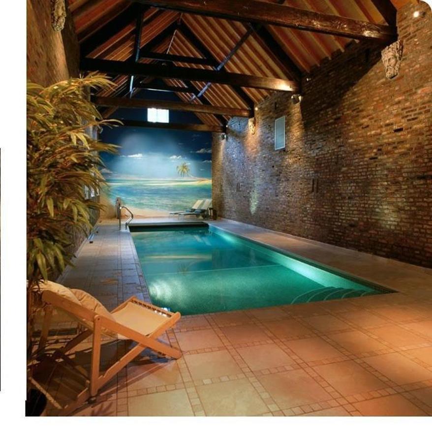 Piscina interior em Nyon Suisse