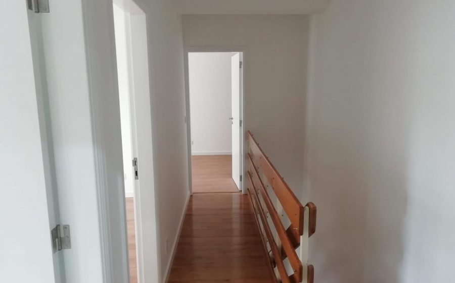 Pavimento flutuante e rodapé