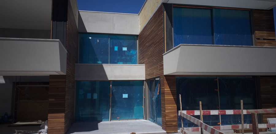 Deck em fachada Madeira de IPÊ