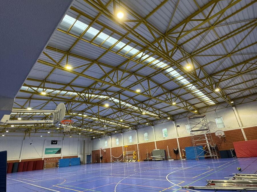 Remoção e Instalação de projectores LED em pavilhao despotivo