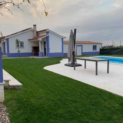 Jardim de moradia relvado