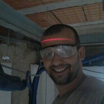 Em mais um dia de trabalho,sempre com sorriso no rosto.