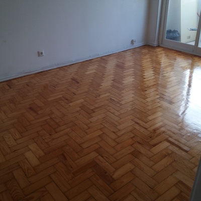 Afagamento e envernizamento