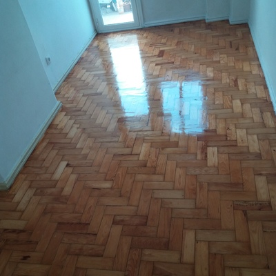 Afagamento e envernizamento