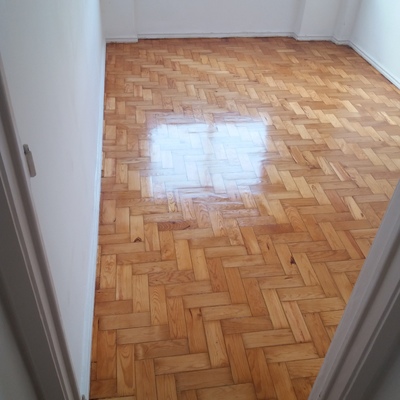 Afagamento e envernizamento