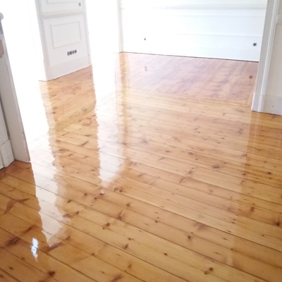 Afagamento e envernizamento