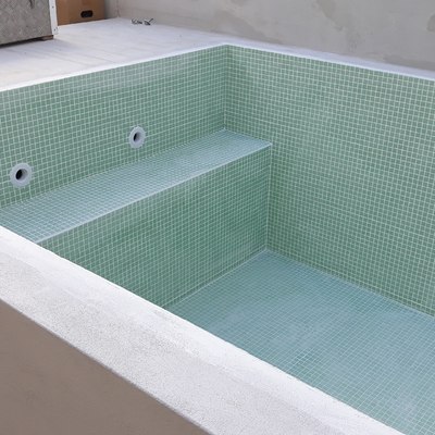 Piscina em pastilhas ervidel