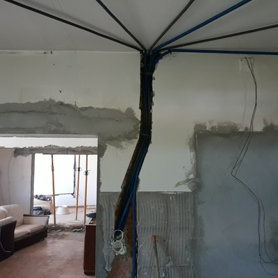 tubagens para tectos de uma habitação em bruto