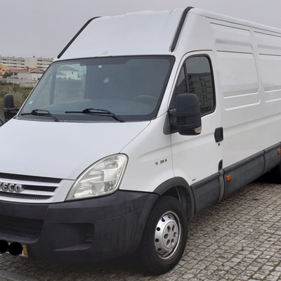 Carrinha de Caixa Grande