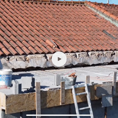 Construção de placa em betão.