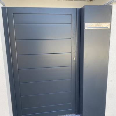 Portão Pedonal com Caixa de Correio em Aluminio