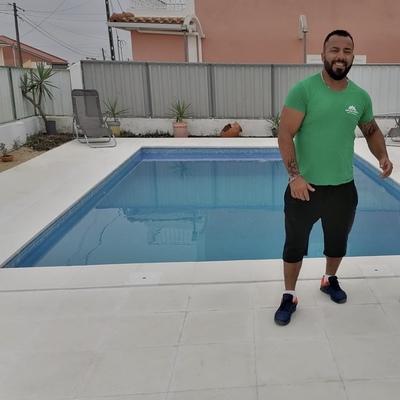 Piscina Semi-concluída