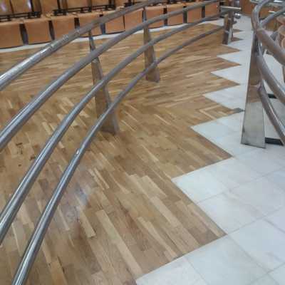 Afagar e Envernizar Pavimento de Madeira