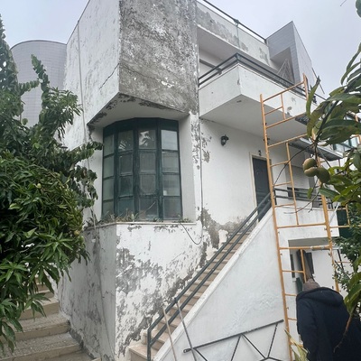 Antes do trabalho de reabilitação de fachada fe uma moradia