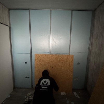 Parede falsa com isolamento hoofmate