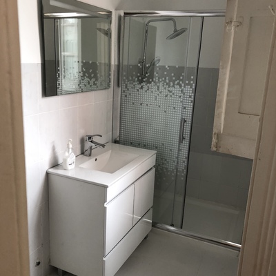 Casa de banho remodelada.
