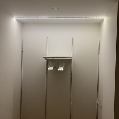 Led de roupeiro aberto