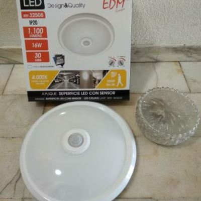 Plafon com sensor de movimento e iluminação de LED incluida