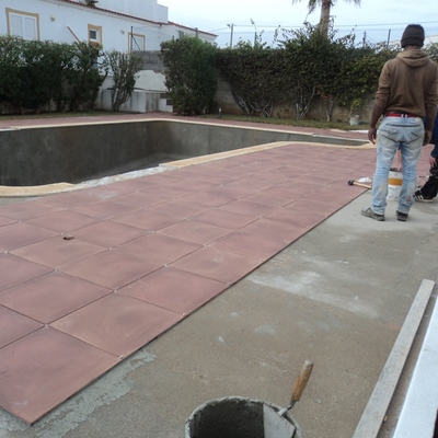 Recuperação da piscina e pavimentos.