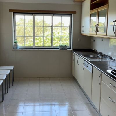 Limpeza de piso, armários, e janela