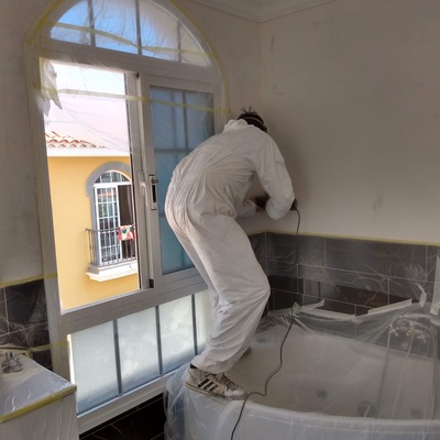 Reparo, aplicação de primer e pintura.