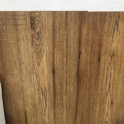 Aplicação de piso flutuante em moradia habitacional