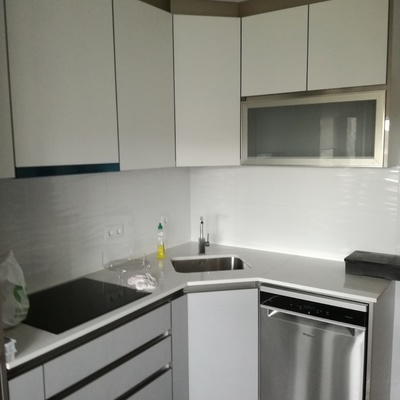 Cozinha melanina cinza e branco