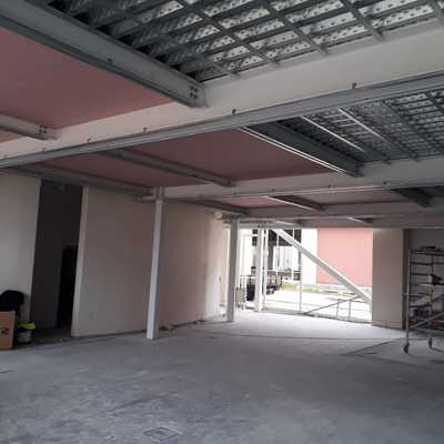 Sistema de tectos falsos com placas corta fogo