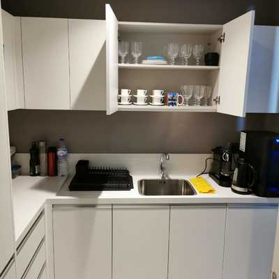 Limpeza de detalhes de cozinha.