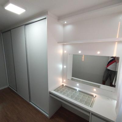 roupeiro + penteadeira de maquiagem