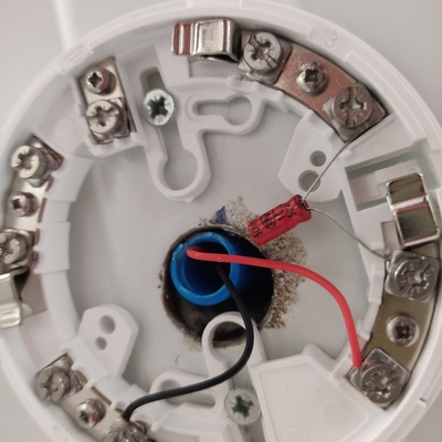 Instalação de detetor de incêndio