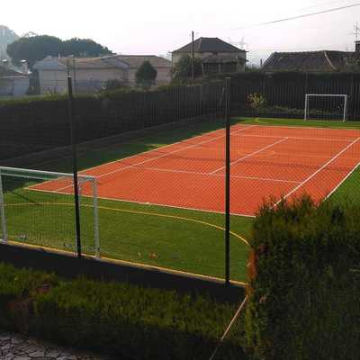 Campo desportivo em relva artificial