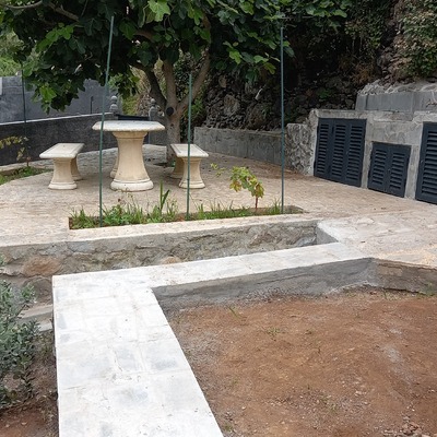 Chão de rocha e paredes de rocha