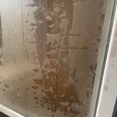 Janela com adesivo limpeza e brilho