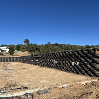 Obras de pneus em São Francisco da Serra