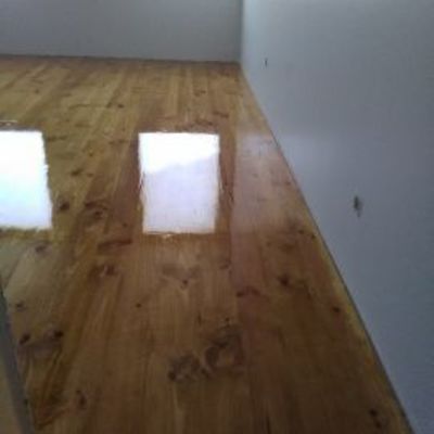 Polimento de chão em madeira