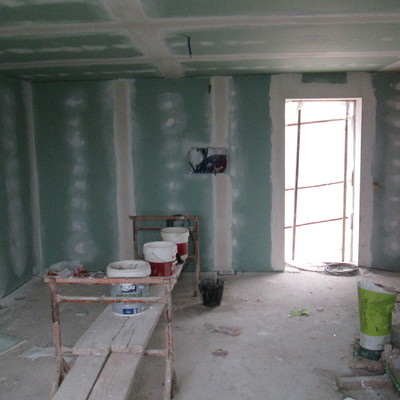  tetos falsos e  paredes em gesso cartonado  e já barrrado