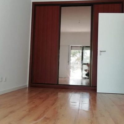 Pavimento flutuante e rodapé