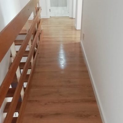 Pavimento flutuante e rodapé