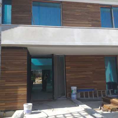 Deck em fachada Madeira de IPÊ
