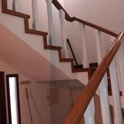 Afagar e Envernizar Pavimento de Madeira