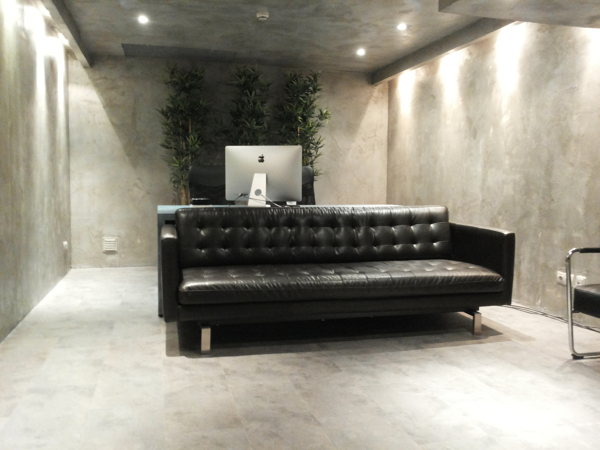 Sala de edição em produtora