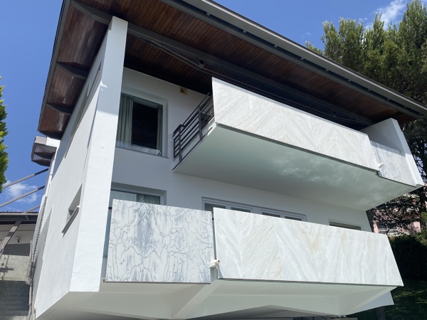 Pintura moradia exterior Com ferro forja