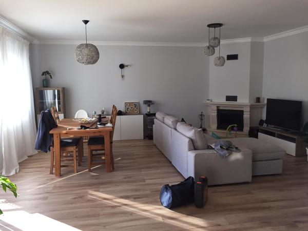 Retirada de paredes e colocação de pavimento flutuante