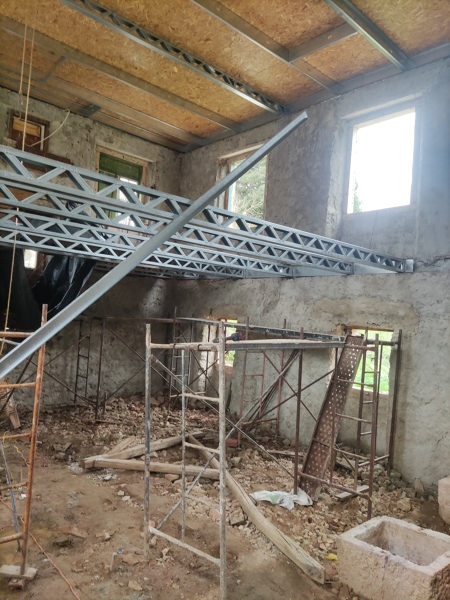 TRAVAMENTO EM LSF DE PAREDES