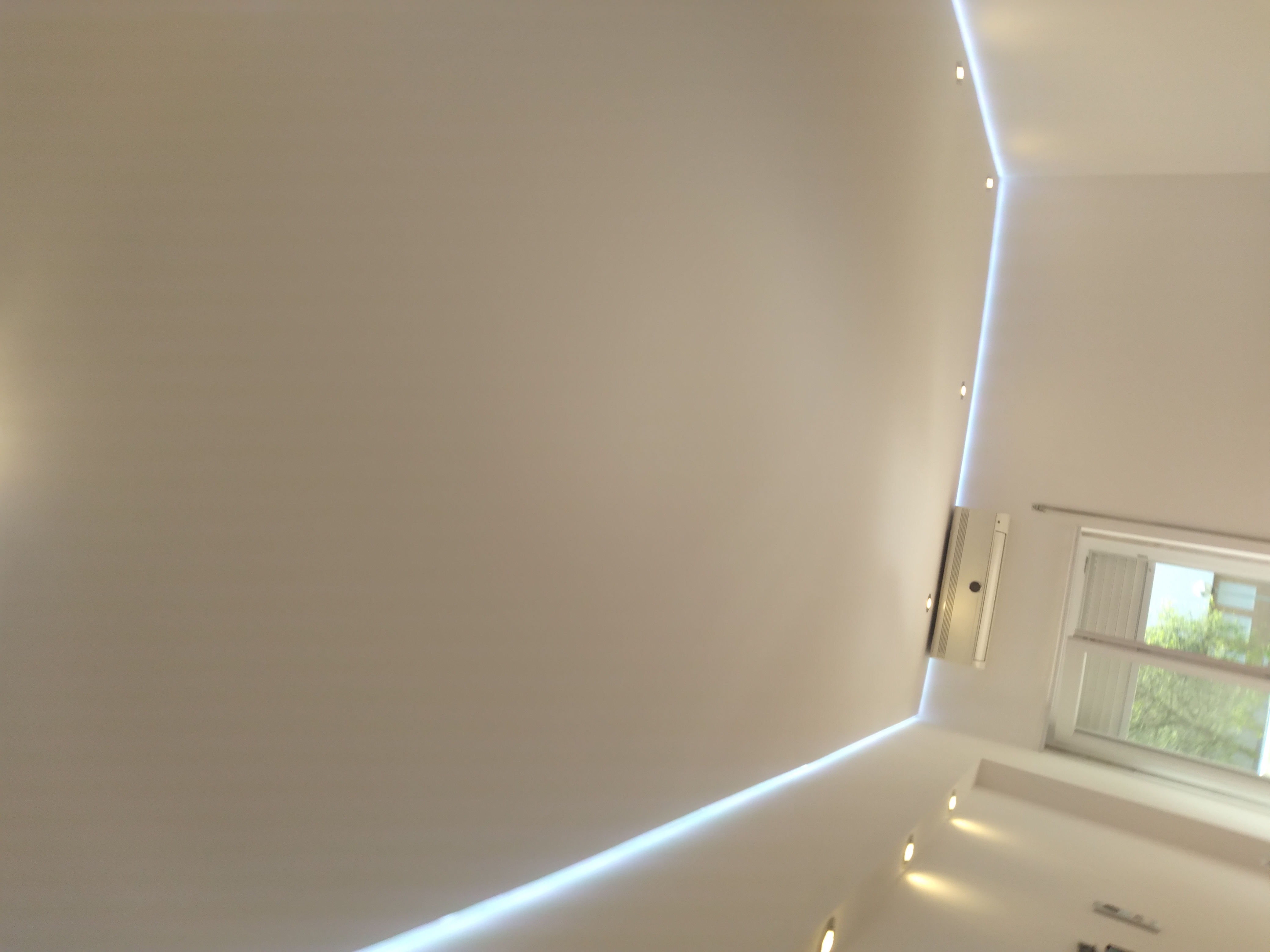 REMODELAÇÃO DE QUARTO - TECTO FALSO, PINTURA E ILUMINAÇÃO