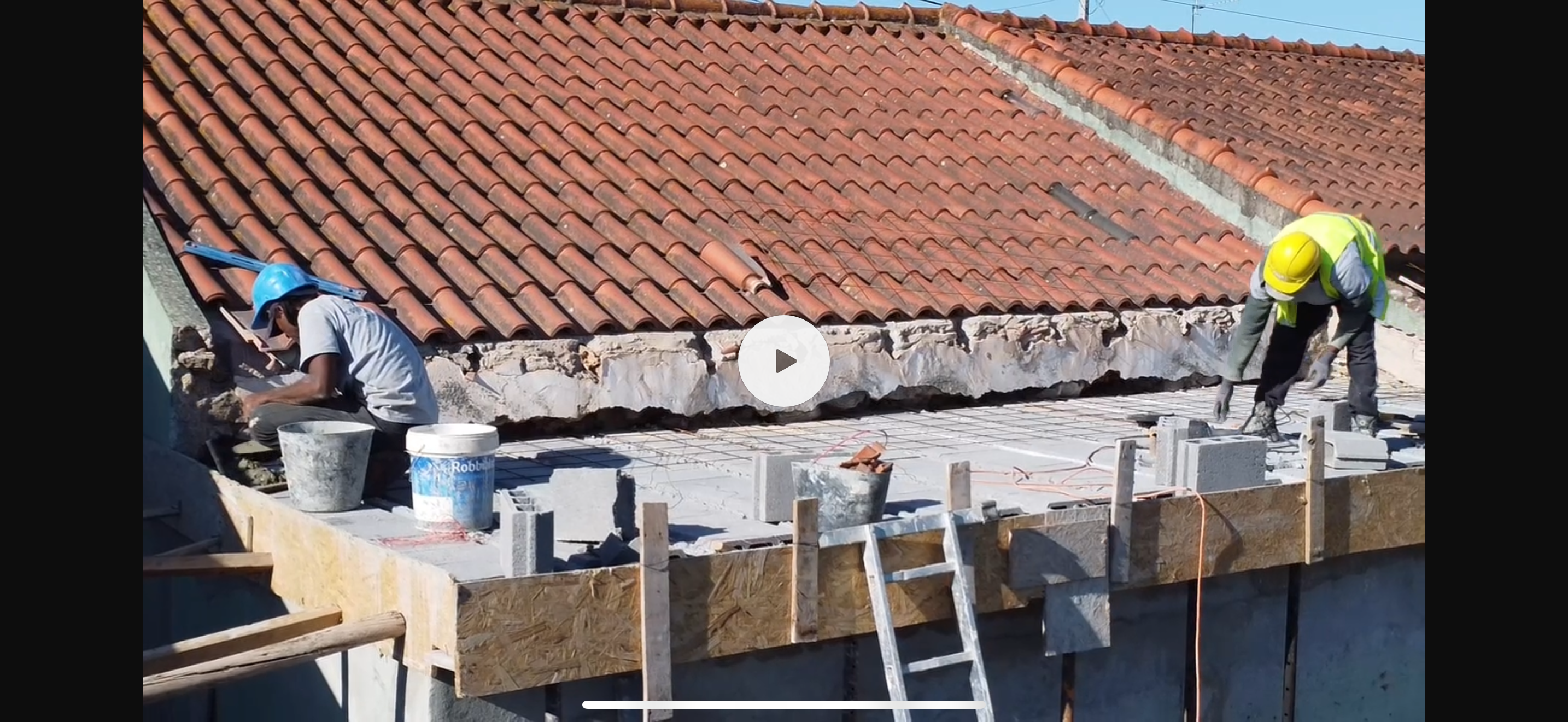 Construção de placa em betão.