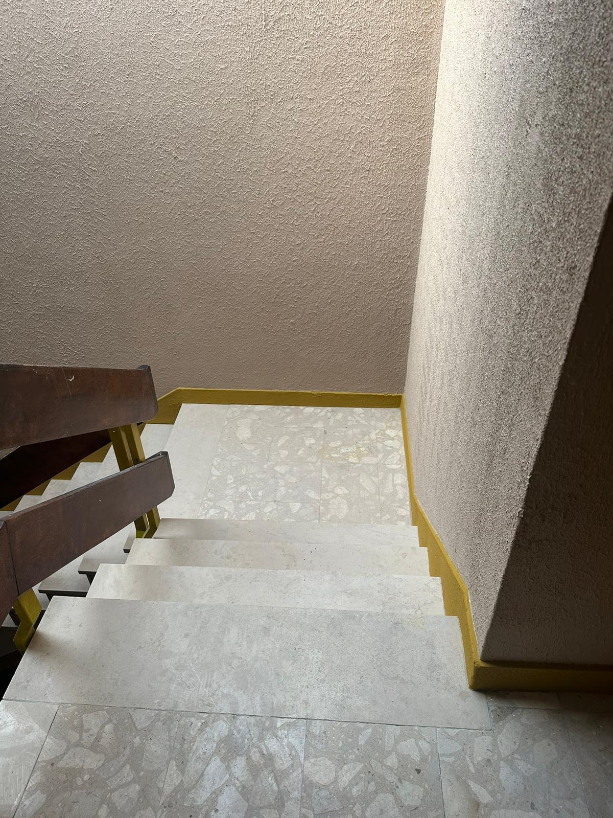 Pintura do interior de um prédio