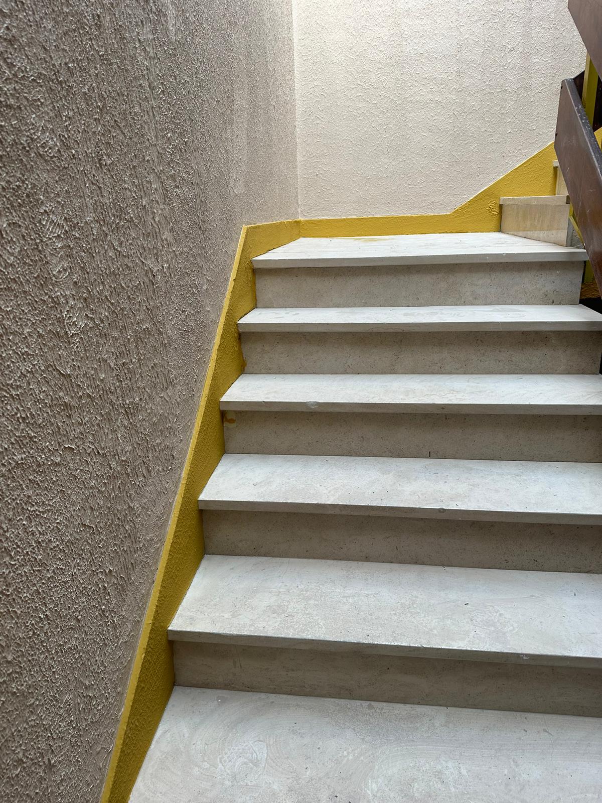 Pintura do interior de um prédio