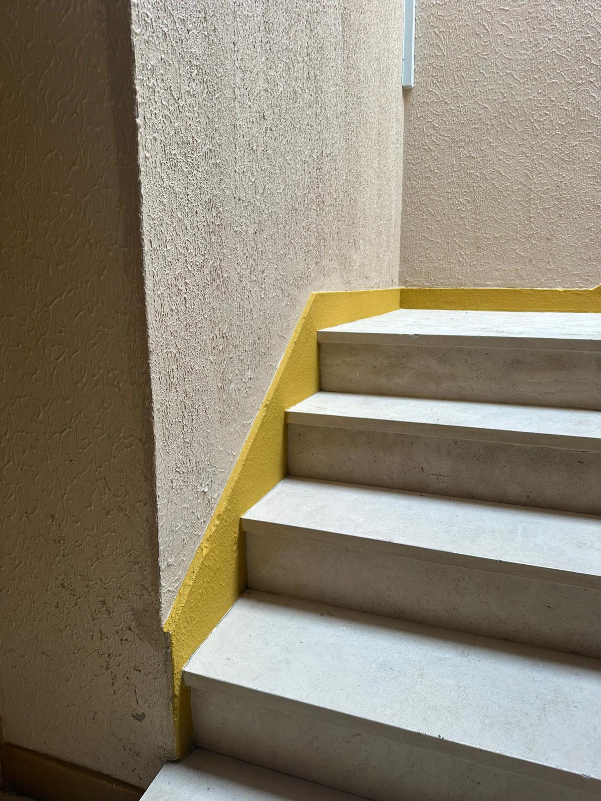 Pintura do interior de um prédio